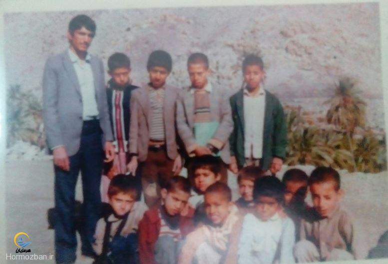 تصاویر دیده نشده از مدیر دبیرستان ابوریحان هشت بندی