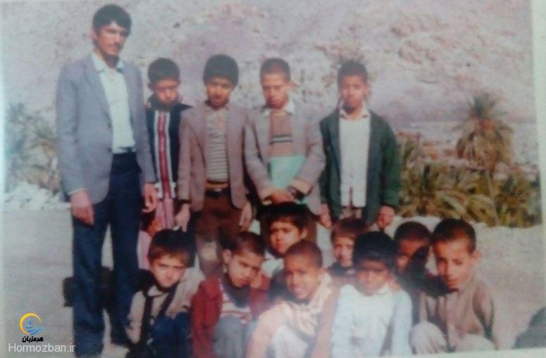 تصاویر دیده نشده از مدیر دبیرستان ابوریحان هشت بندی