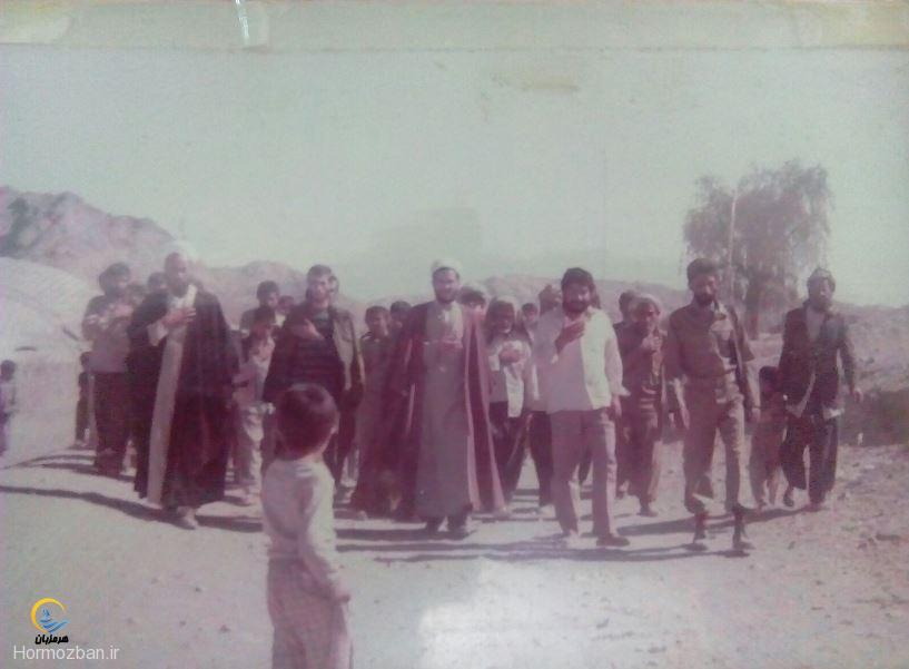 تصاویر دیده نشده از مدیر دبیرستان ابوریحان هشت بندی