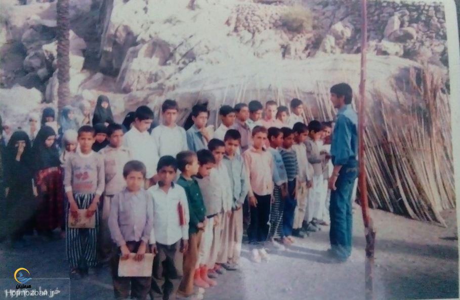 تصاویر دیده نشده از مدیر دبیرستان ابوریحان هشت بندی