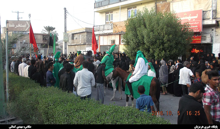 حرکت کاروان حسینی در شهر میناب / حضور گسترده مردم در راهپیمایی + تصاویر