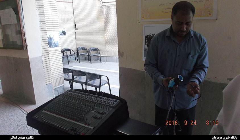زنگ بازگشایی مدارس در دبیرستان آیت الله طالقانی میناب نواخته شد + تصاویر