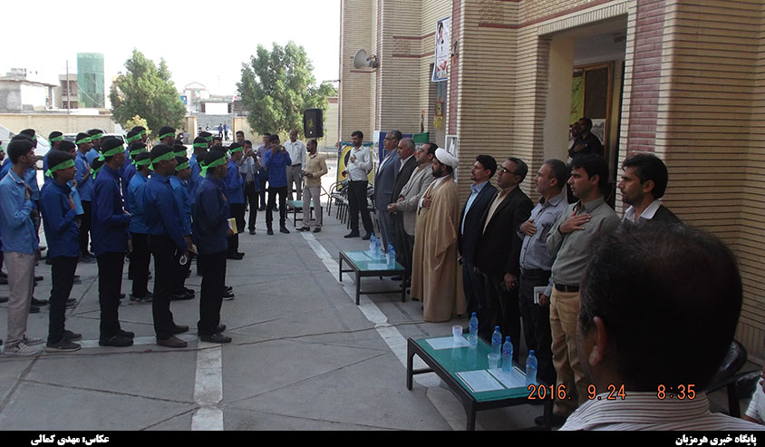 زنگ بازگشایی مدارس در دبیرستان آیت الله طالقانی میناب نواخته شد + تصاویر