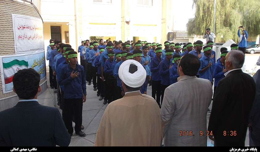 زنگ بازگشایی مدارس در دبیرستان آیت الله طالقانی میناب نواخته شد + تصاویر
