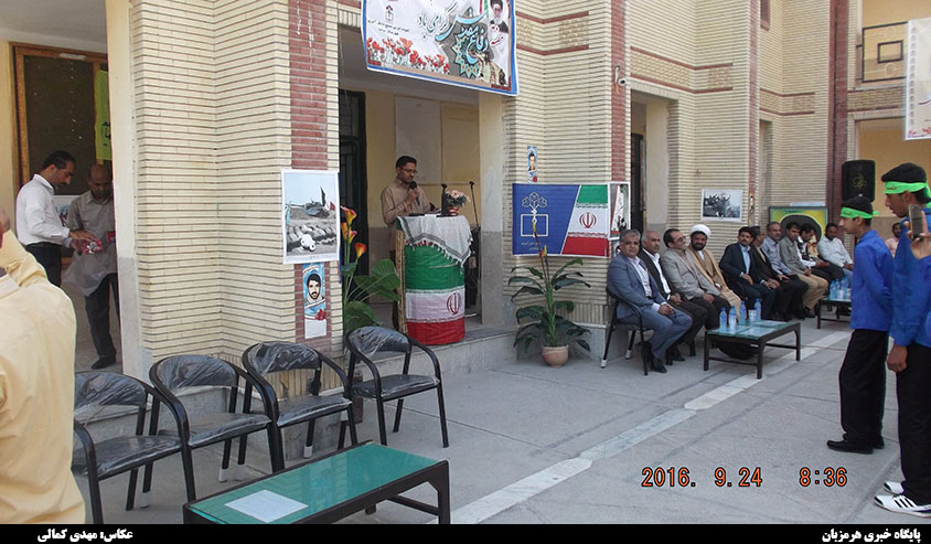 زنگ بازگشایی مدارس در دبیرستان آیت الله طالقانی میناب نواخته شد + تصاویر