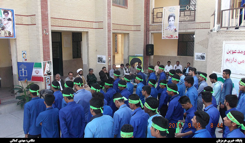 زنگ بازگشایی مدارس در دبیرستان آیت الله طالقانی میناب نواخته شد + تصاویر