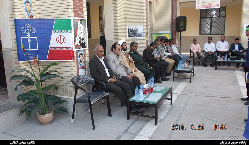 زنگ بازگشایی مدارس در دبیرستان آیت الله طالقانی میناب نواخته شد + تصاویر