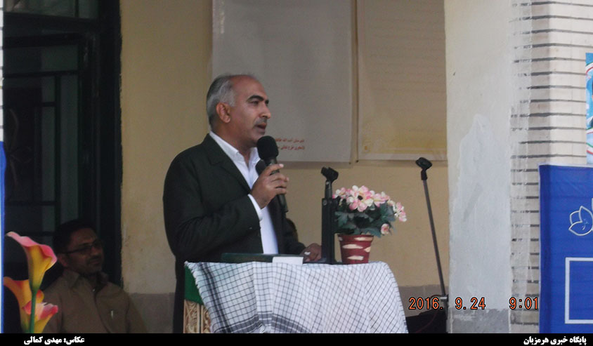 زنگ بازگشایی مدارس در دبیرستان آیت الله طالقانی میناب نواخته شد + تصاویر