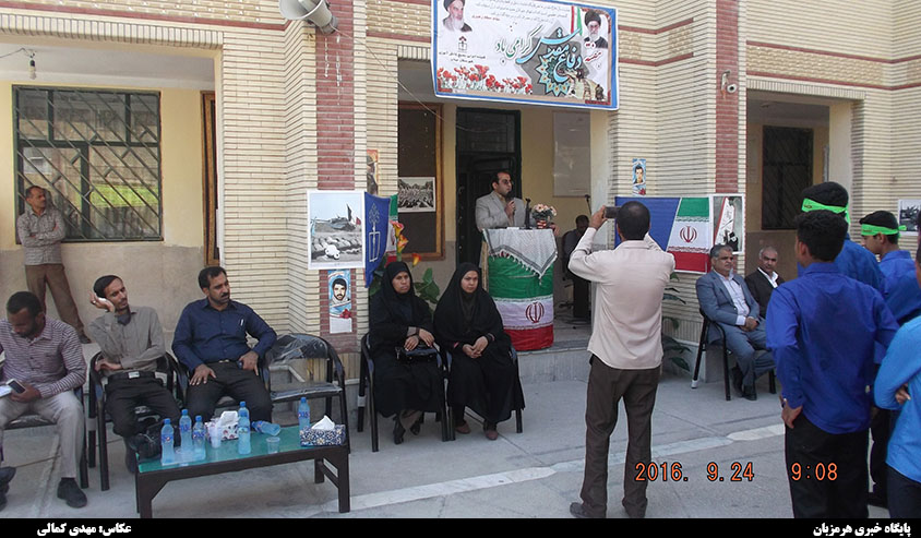 زنگ بازگشایی مدارس در دبیرستان آیت الله طالقانی میناب نواخته شد + تصاویر