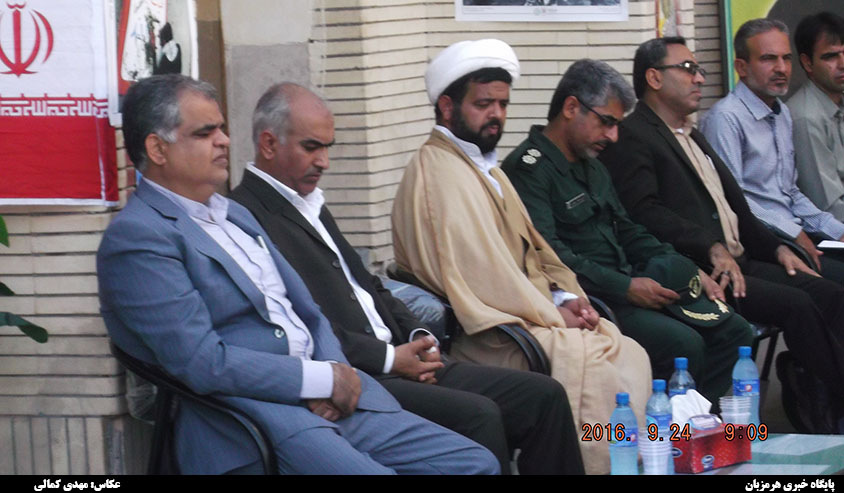 زنگ بازگشایی مدارس در دبیرستان آیت الله طالقانی میناب نواخته شد + تصاویر