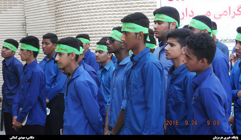 زنگ بازگشایی مدارس در دبیرستان آیت الله طالقانی میناب نواخته شد + تصاویر