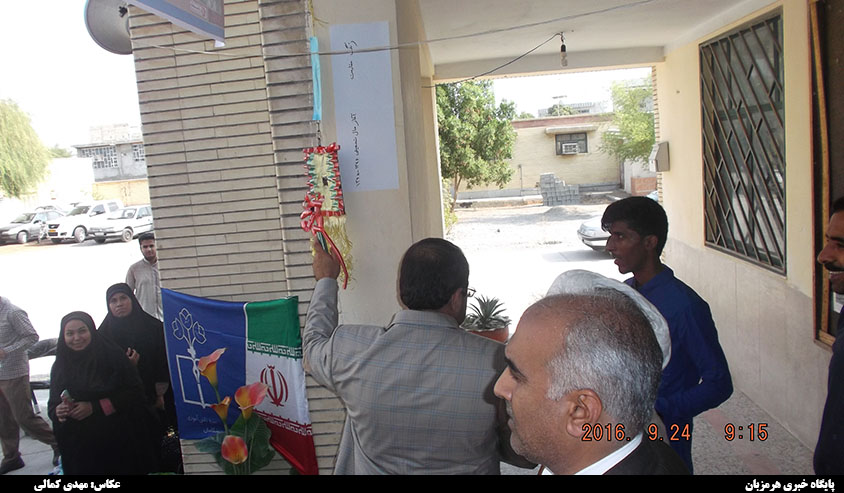 زنگ بازگشایی مدارس در دبیرستان آیت الله طالقانی میناب نواخته شد + تصاویر