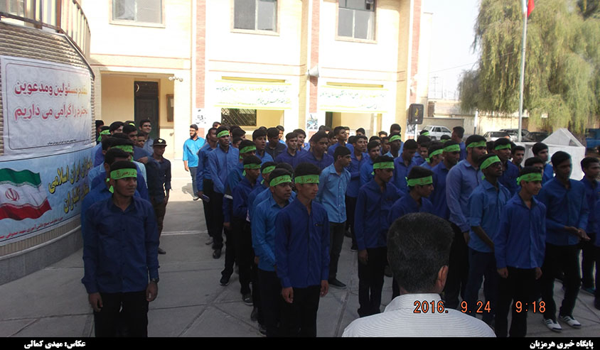 زنگ بازگشایی مدارس در دبیرستان آیت الله طالقانی میناب نواخته شد + تصاویر