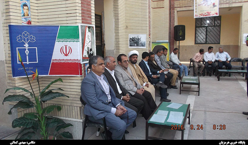 زنگ بازگشایی مدارس در دبیرستان آیت الله طالقانی میناب نواخته شد + تصاویر