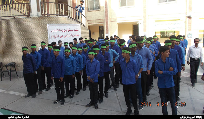 زنگ بازگشایی مدارس در دبیرستان آیت الله طالقانی میناب نواخته شد + تصاویر