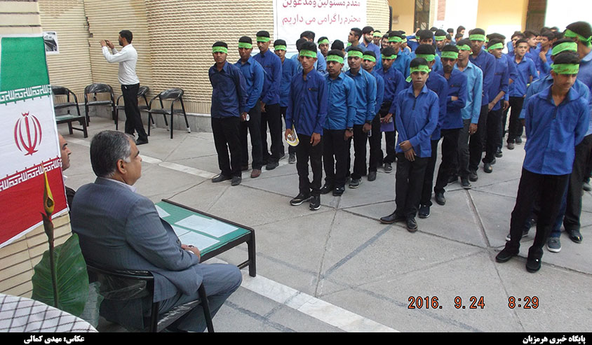 زنگ بازگشایی مدارس در دبیرستان آیت الله طالقانی میناب نواخته شد + تصاویر