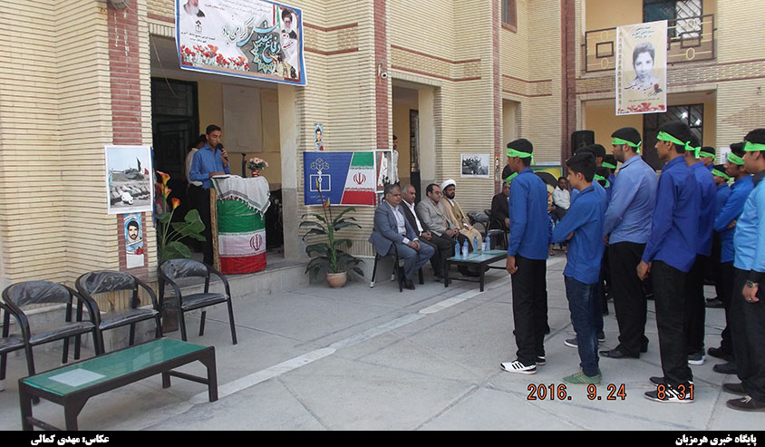 زنگ بازگشایی مدارس در دبیرستان آیت الله طالقانی میناب نواخته شد + تصاویر