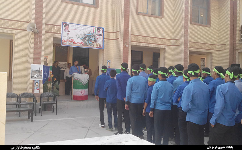 زنگ بازگشایی مدارس در دبیرستان آیت الله طالقانی میناب نواخته شد + تصاویر