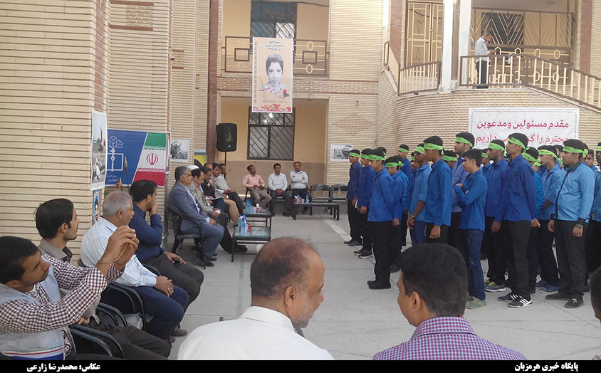 زنگ بازگشایی مدارس در دبیرستان آیت الله طالقانی میناب نواخته شد + تصاویر