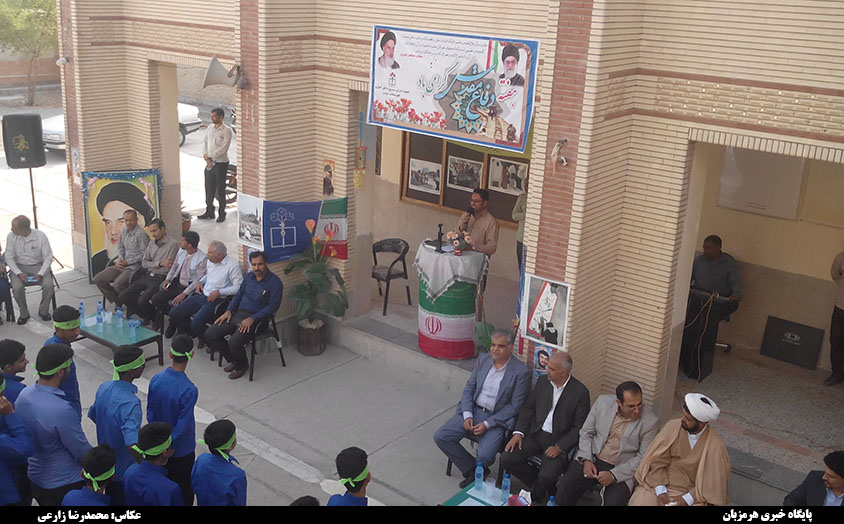 زنگ بازگشایی مدارس در دبیرستان آیت الله طالقانی میناب نواخته شد + تصاویر