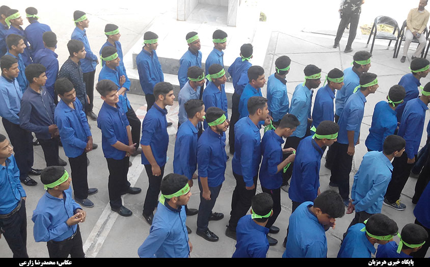 زنگ بازگشایی مدارس در دبیرستان آیت الله طالقانی میناب نواخته شد + تصاویر