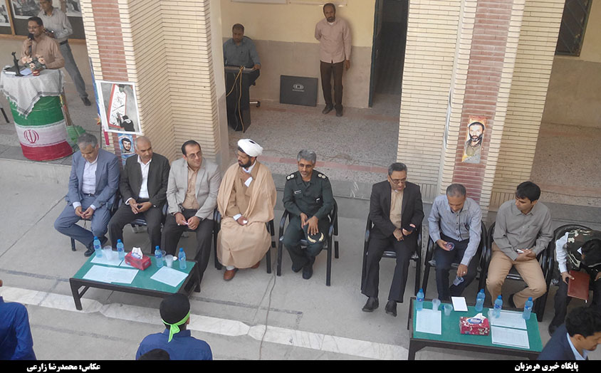 زنگ بازگشایی مدارس در دبیرستان آیت الله طالقانی میناب نواخته شد + تصاویر