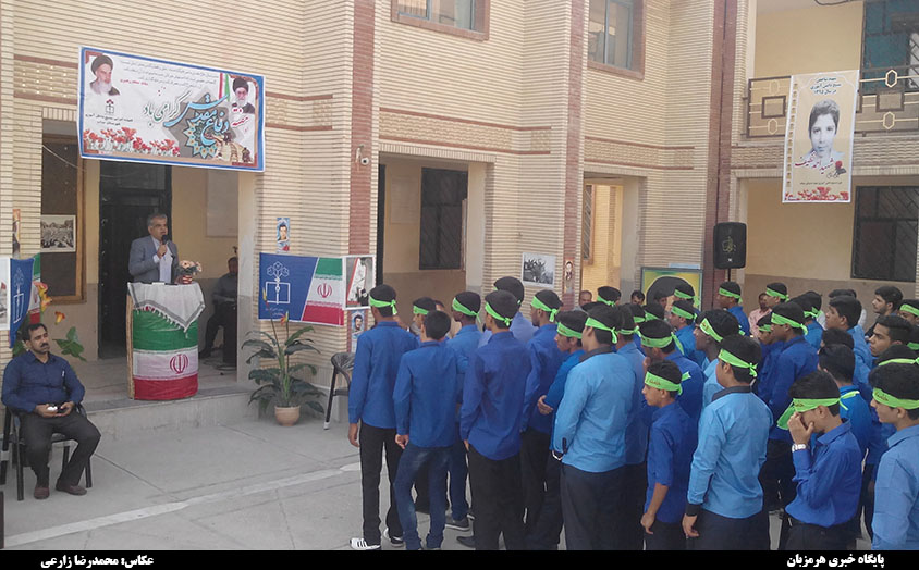 زنگ بازگشایی مدارس در دبیرستان آیت الله طالقانی میناب نواخته شد + تصاویر