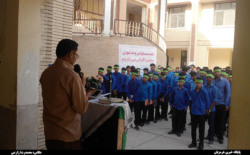 زنگ بازگشایی مدارس در دبیرستان آیت الله طالقانی میناب نواخته شد + تصاویر