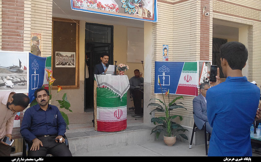 زنگ بازگشایی مدارس در دبیرستان آیت الله طالقانی میناب نواخته شد + تصاویر