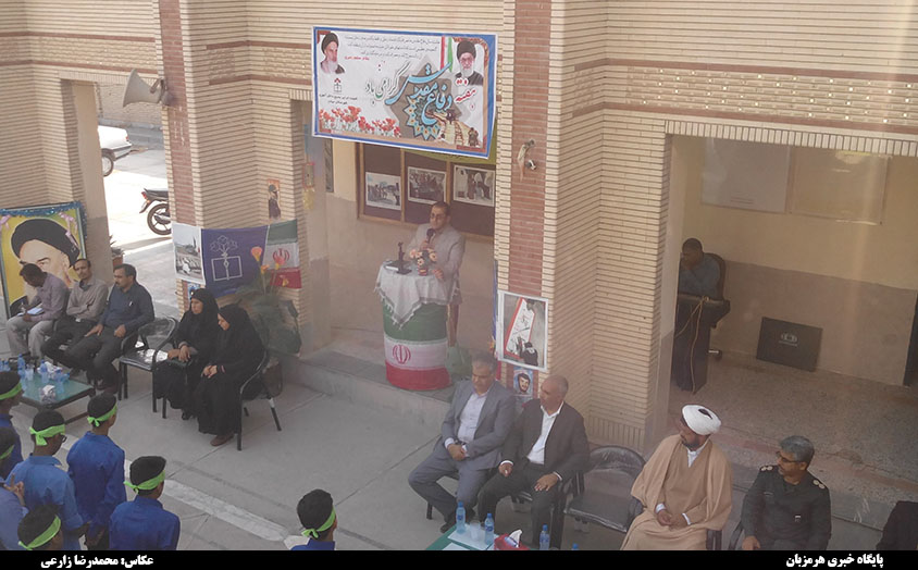 زنگ بازگشایی مدارس در دبیرستان آیت الله طالقانی میناب نواخته شد + تصاویر