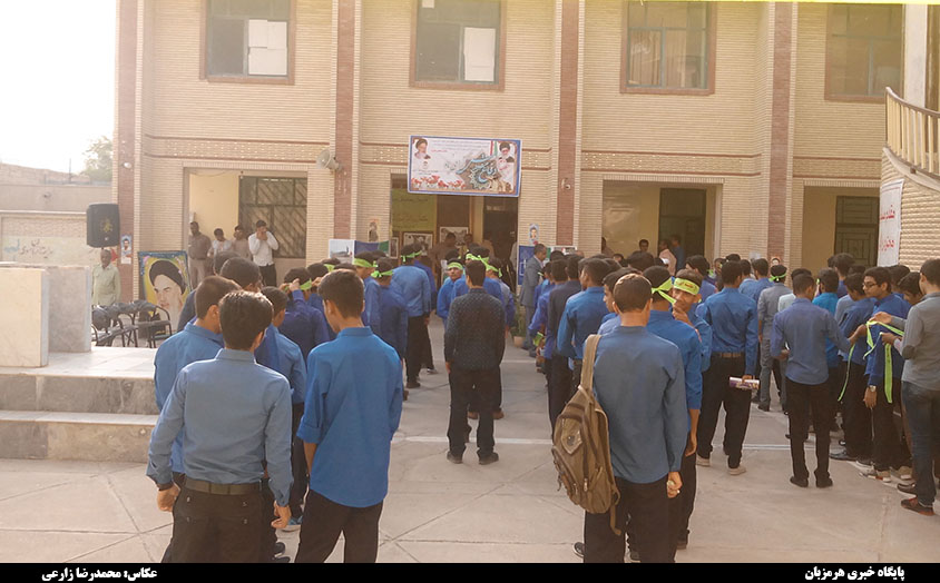 زنگ بازگشایی مدارس در دبیرستان آیت الله طالقانی میناب نواخته شد + تصاویر