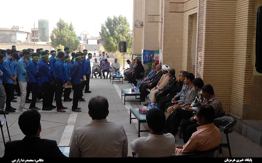 زنگ بازگشایی مدارس در دبیرستان آیت الله طالقانی میناب نواخته شد + تصاویر