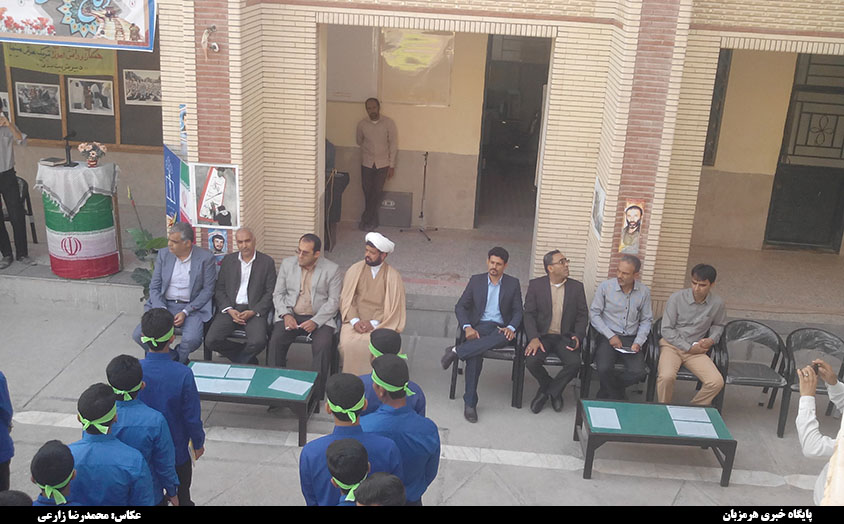 زنگ بازگشایی مدارس در دبیرستان آیت الله طالقانی میناب نواخته شد + تصاویر