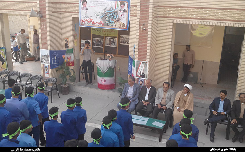 زنگ بازگشایی مدارس در دبیرستان آیت الله طالقانی میناب نواخته شد + تصاویر