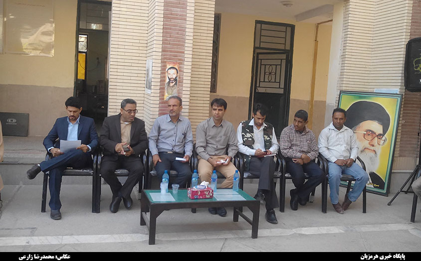 زنگ بازگشایی مدارس در دبیرستان آیت الله طالقانی میناب نواخته شد + تصاویر