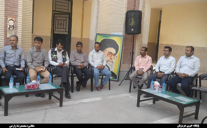 زنگ بازگشایی مدارس در دبیرستان آیت الله طالقانی میناب نواخته شد + تصاویر