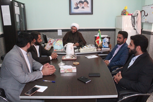 دیدار مسئولین اتحادیه انجمن های اسلامی استان هرمزگان با مدیر آموزش و پرورش ابوموسی