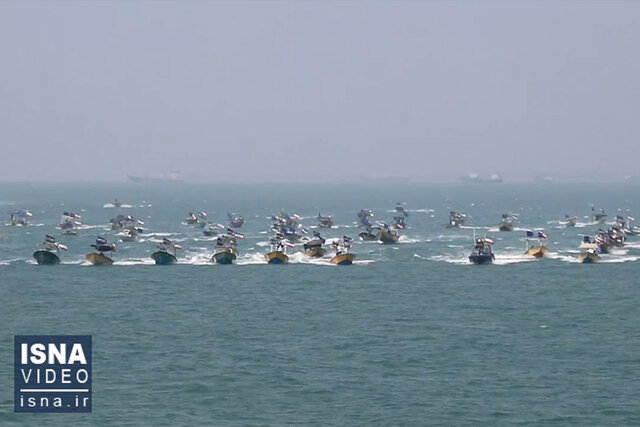 ویدئو / رژه شناوری بسیج دریایی سپاه در خلیج فارس