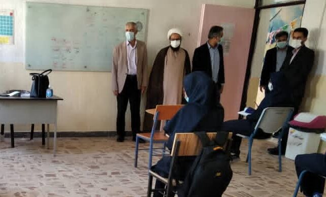 گزارش تصویری/ بازدید رئیس شورای آموزش و پرورش شهرستان ابوموسی از مدارس در اولین روز بازگشایی حضوری