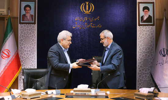 معاونت علمی ریاست جمهوری به دانش آموزان بورس تحصیلی اعطا می کند