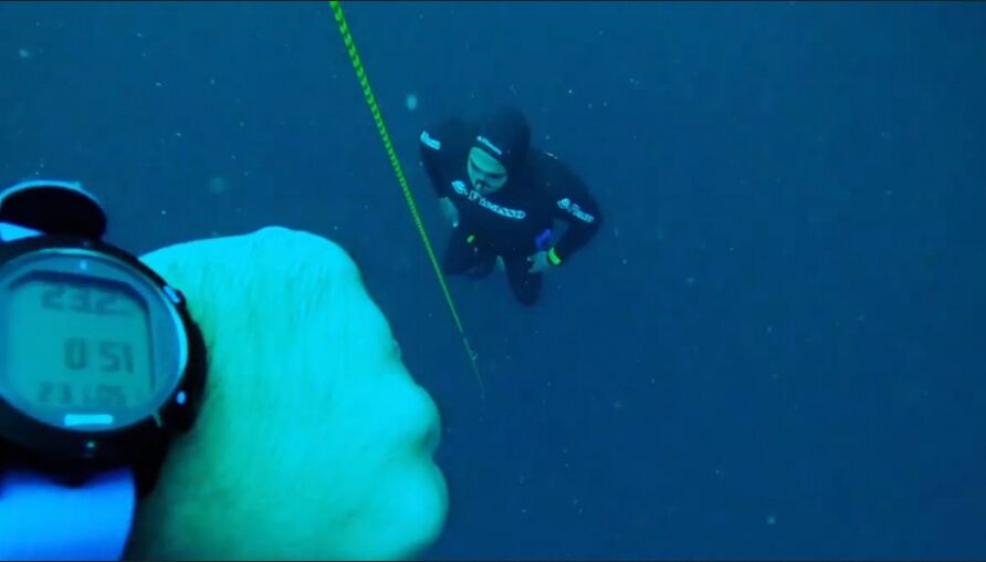 عزیزالله فرضی پور : برگزاری مسابقات کشوری غواصی آزاد عمق در جزیره کیش