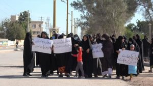 بانوان ساکن جزیره هرمز در حمایت از حجاب تجمع برگزار کردند