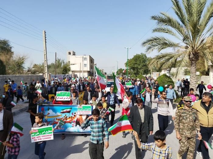 تصاویر / حضور مردم شهرستان پارسیان در راهپیمایی ۲۲ بهمن ۱۴۰۱