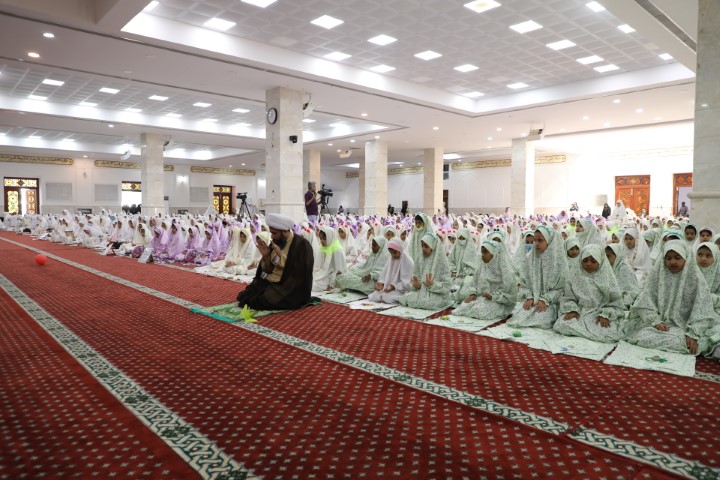 گزارش تصویری/ برگزاری جشن تکلیف و آغاز بندگی ۷۰۰۰ نفره دانش آموزان بندرعباسی