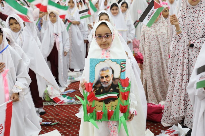 گزارش تصویری/ برگزاری جشن تکلیف و آغاز بندگی ۷۰۰۰ نفره دانش آموزان بندرعباسی