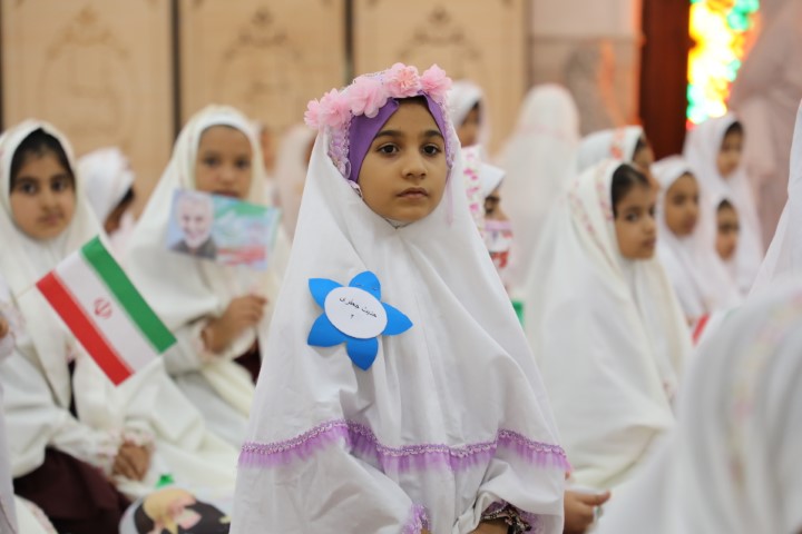 گزارش تصویری/ برگزاری جشن تکلیف و آغاز بندگی ۷۰۰۰ نفره دانش آموزان بندرعباسی