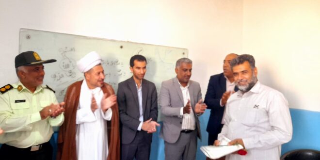 به روایت تصویر/ حضور اعضای شورای آموزش و پرورش شهرستان ابوموسی در مدارس به مناسبت روز معلم