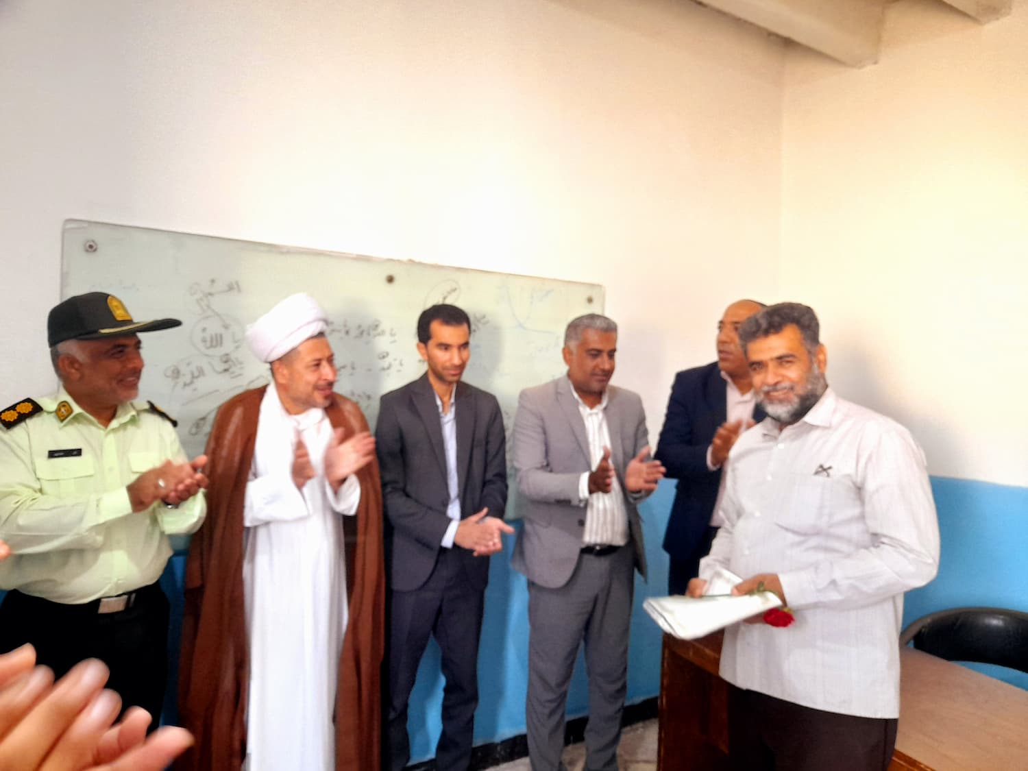 به روایت تصویر/ حضور اعضای شورای آموزش و پرورش شهرستان ابوموسی در مدارس به مناسبت روز معلم