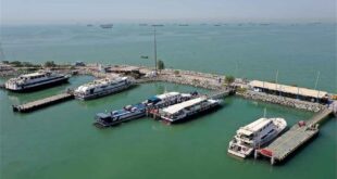 شرایط نامساعد جوی تردد‌های دریایی در بندر مسافری قشم را متوقف کرد