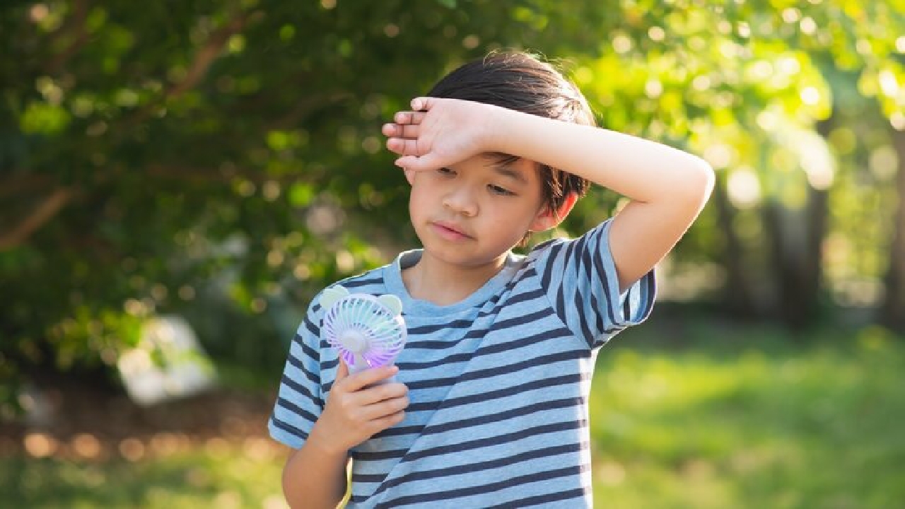 گرمازدگی در کودکان چه علائمی دارد و چه باید کرد؟